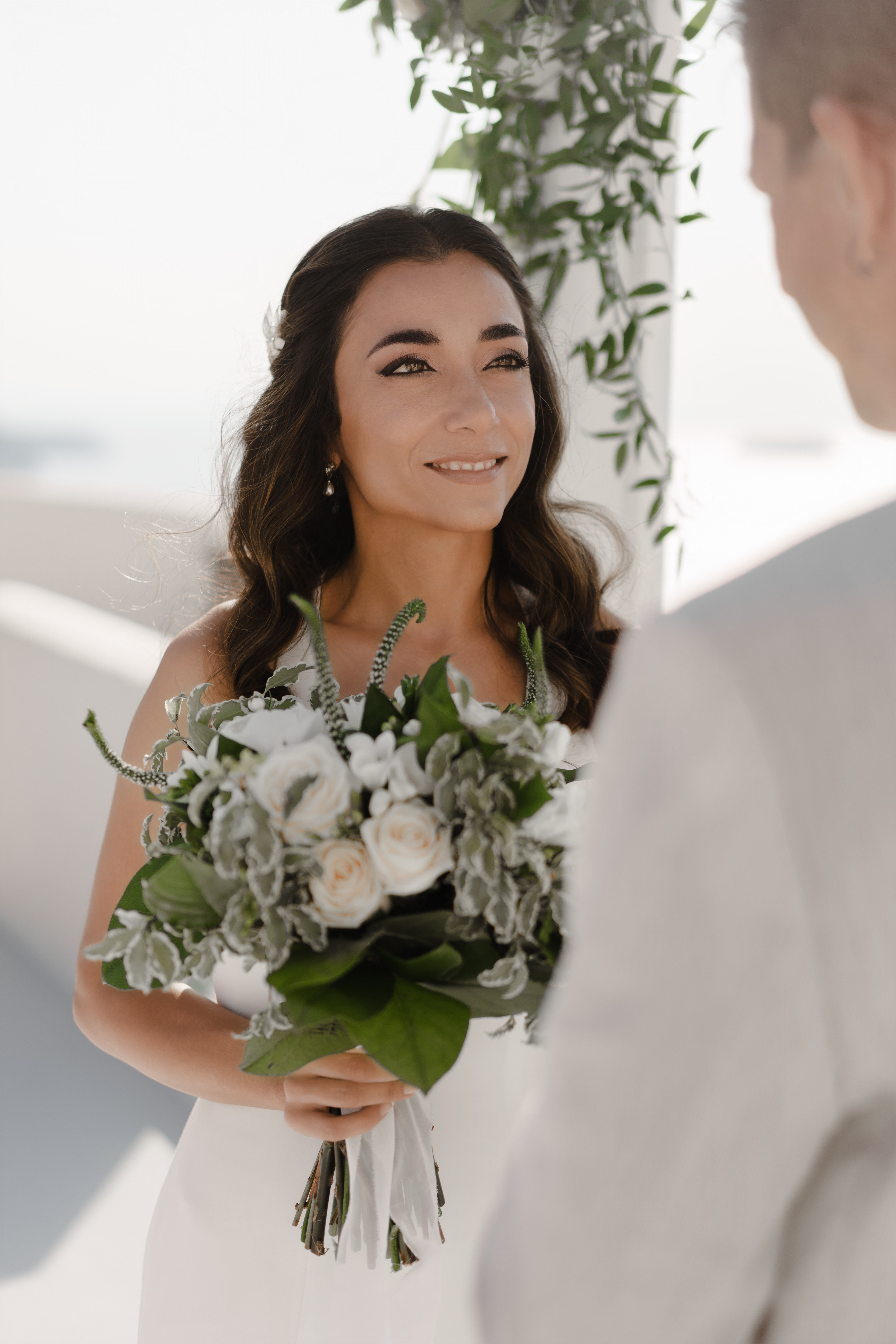 bouquets-elopement-wedding-in-santorini-greece